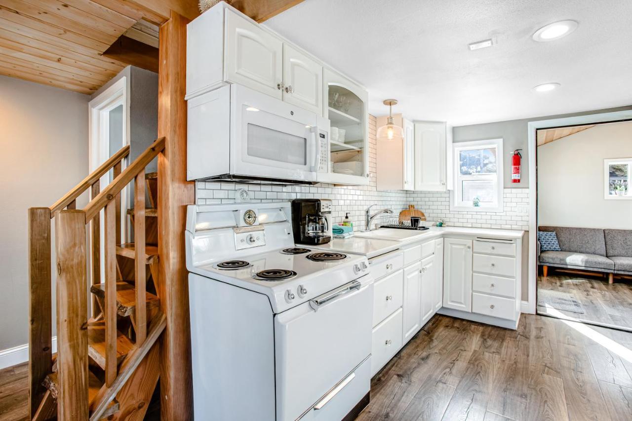 Siletz Bay Getaway Villa Lincoln City Exterior photo